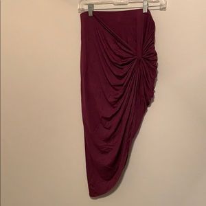 Maroon tight fitting skirt